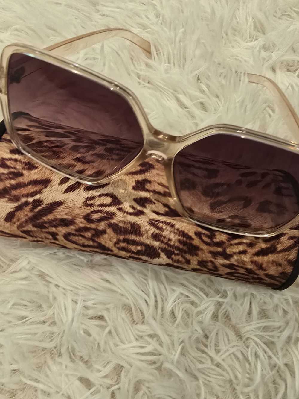 Women’s Clear Frame Sunglasses with Purple Gradient Lenses